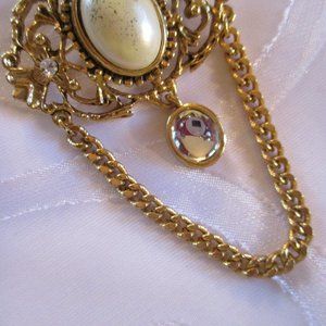 CRESCENT PEARL RHINESTONE CHAIN BROOCH